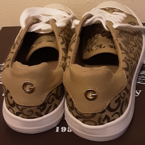 Guess Shoes Size 8 Canvas Monogram Sneakers NWOT - Picture 9 of 16